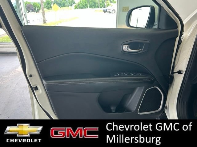 Used 2019 Jeep Compass Latitude w/ Cold Weather Group AWD/4WD image 13