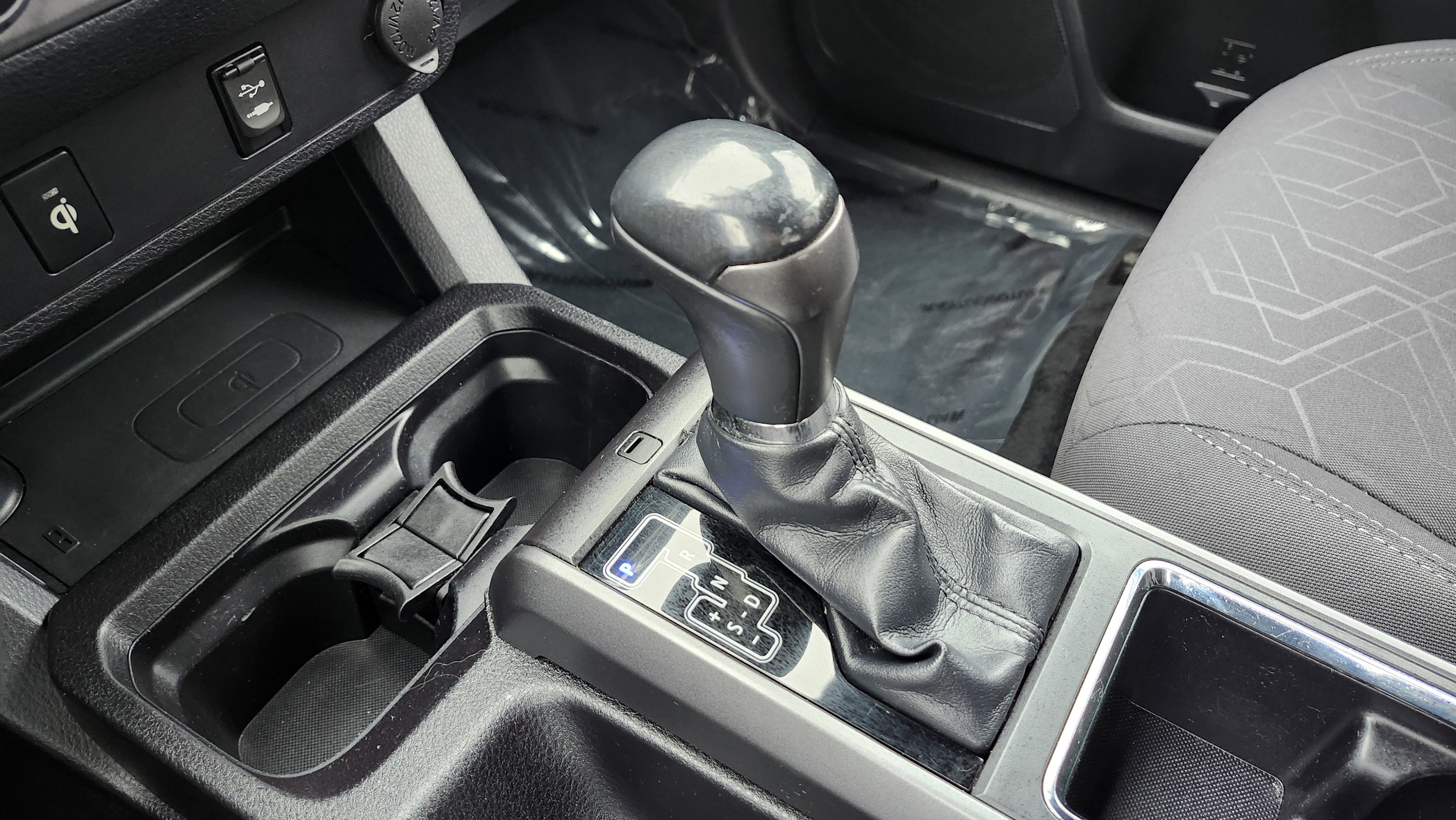 Used 2016 Toyota Tacoma TRD Sport image 30