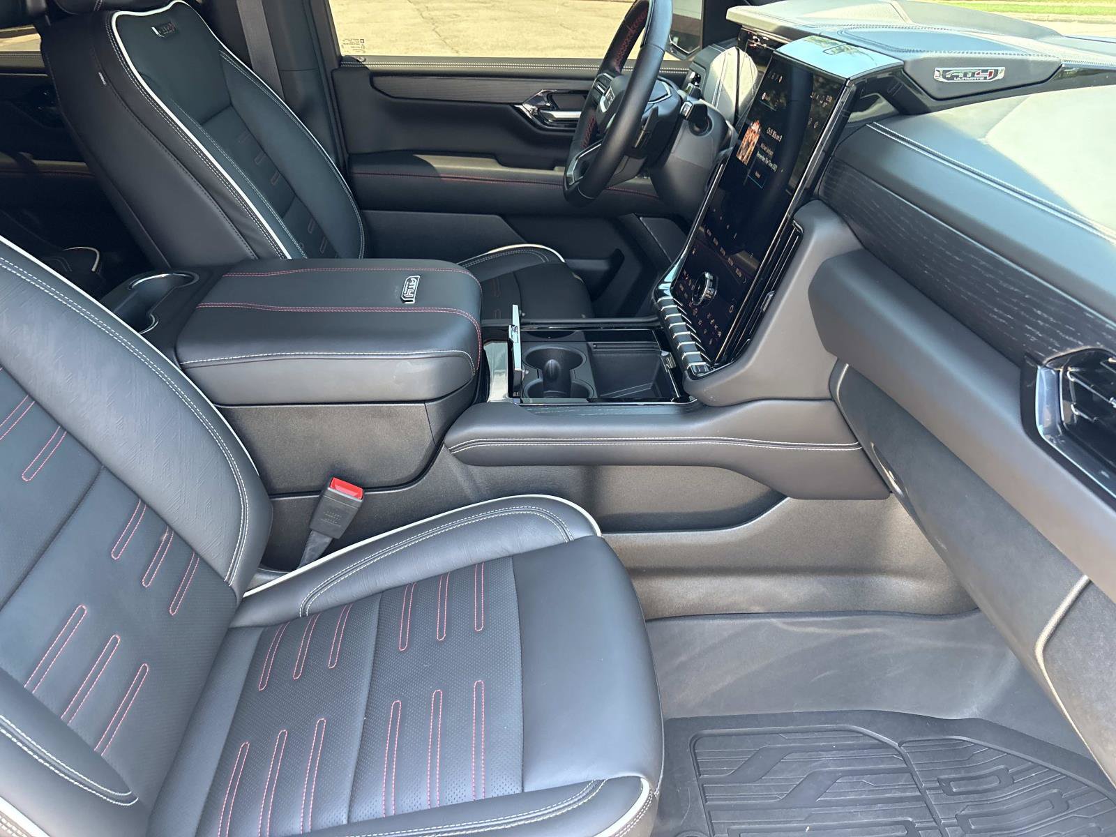 Used 2026 GMC Yukon AT4 Ultimate w/ LPO, Floor Liner Package AWD/4WD image 34