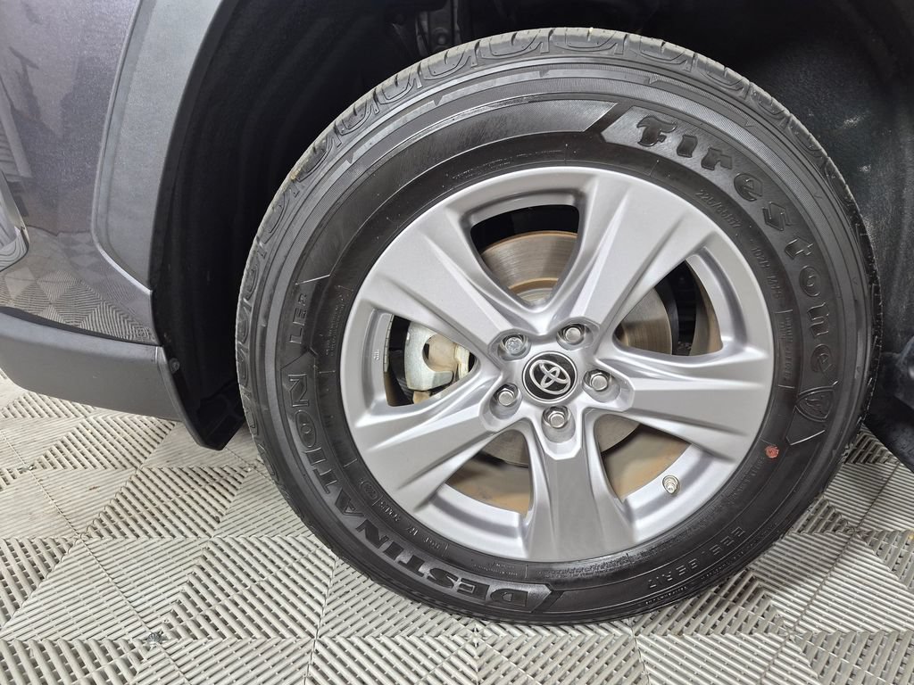 Used 2024 Toyota RAV4 LE AWD/4WD image 30