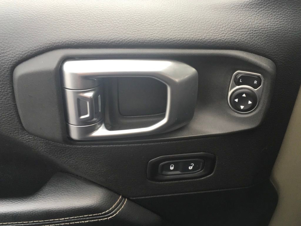 Used 2020 Jeep Gladiator Overland image 9