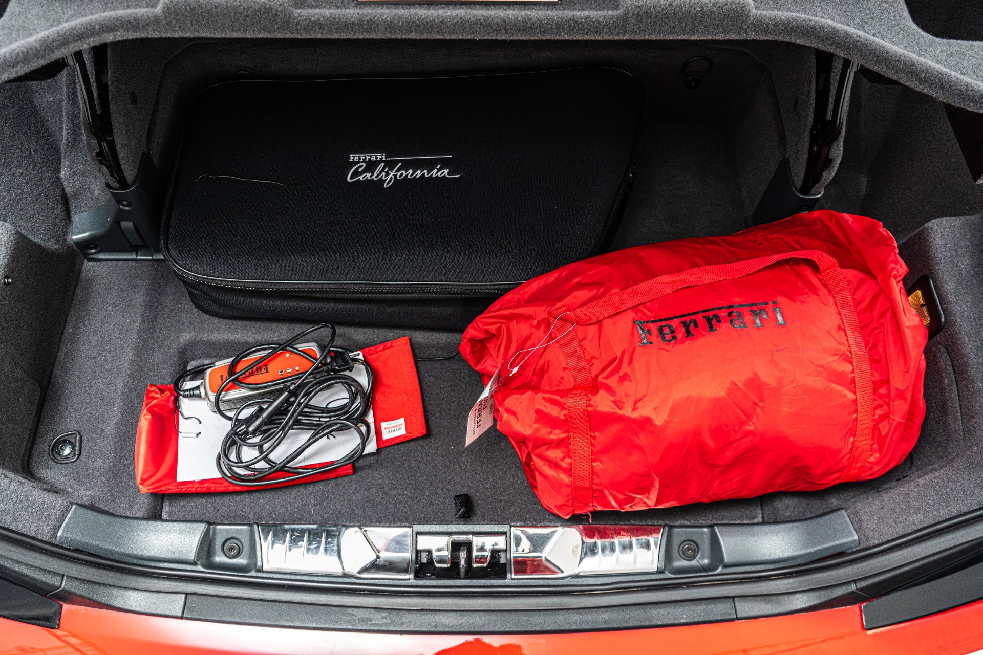 Used 2013 Ferrari California RWD image 19