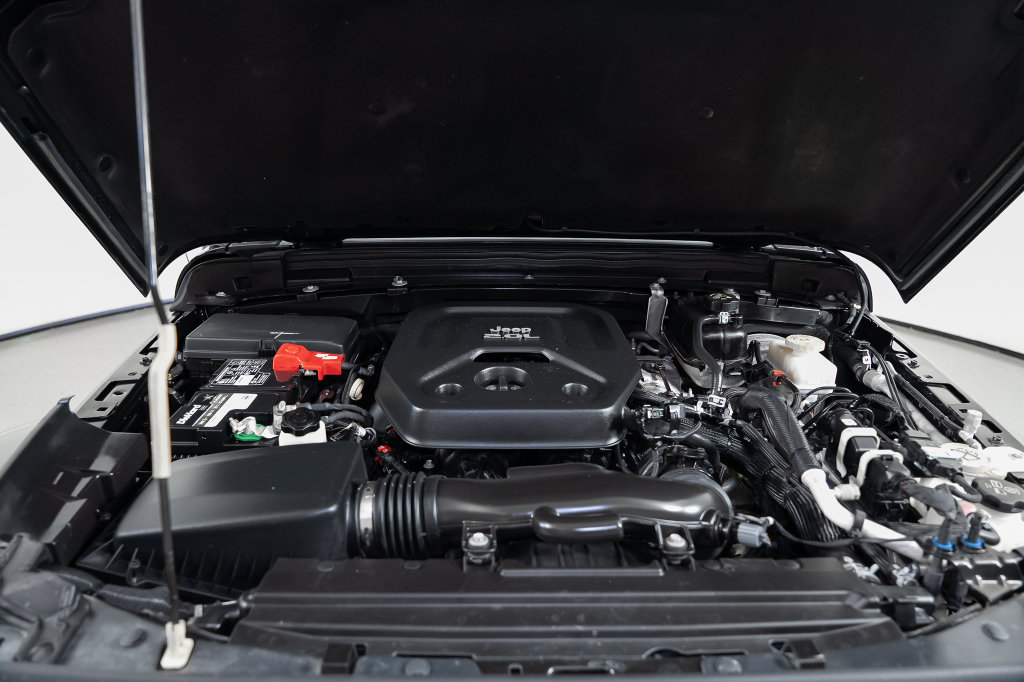 Used 2021 Jeep Wrangler Unlimited Sahara AWD/4WD image 40