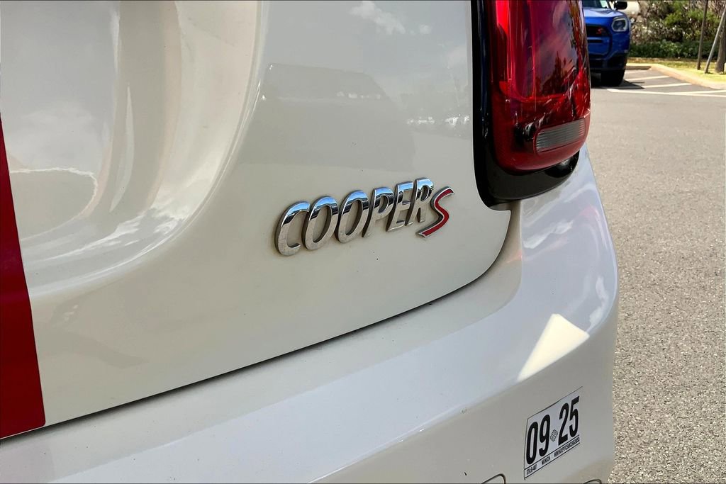 Used 2019 MINI Cooper S w/ Signature Upholstery Package image 8