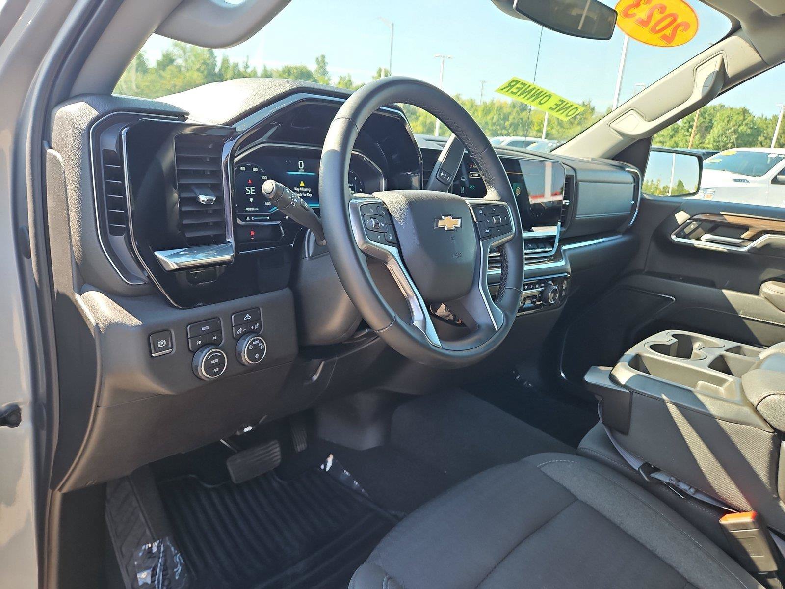 Used 2023 Chevrolet Silverado 1500 LT AWD/4WD image 18