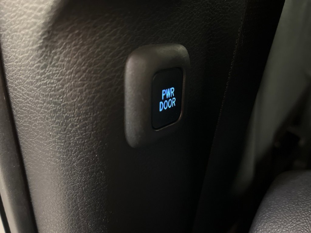 Used 2022 Toyota Sienna XSE image 27