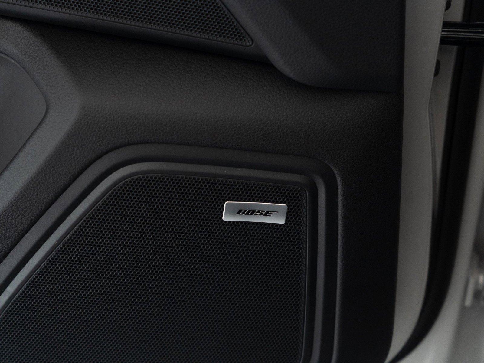 New 2026 Porsche Macan image 26