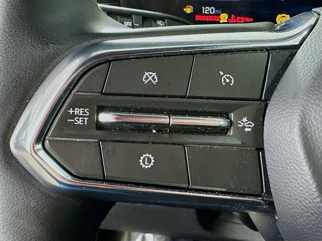 Used 2025 Chevrolet Traverse LT image 23