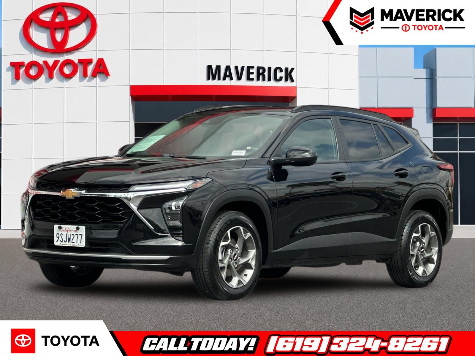 Used 2025 Chevrolet Trax LT FWD image 1