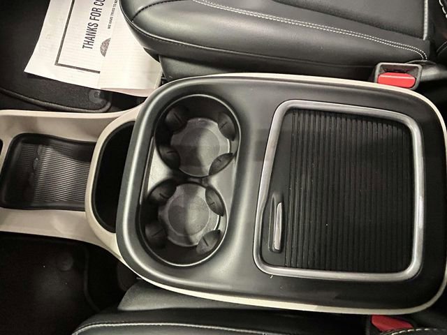 Used 2023 Chrysler Pacifica Touring-L FWD image 16