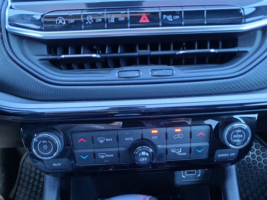Used 2025 Jeep Compass Trailhawk image 22