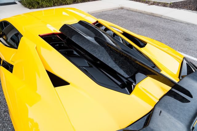 Used 2025 Lamborghini Revuelto AWD/4WD image 11