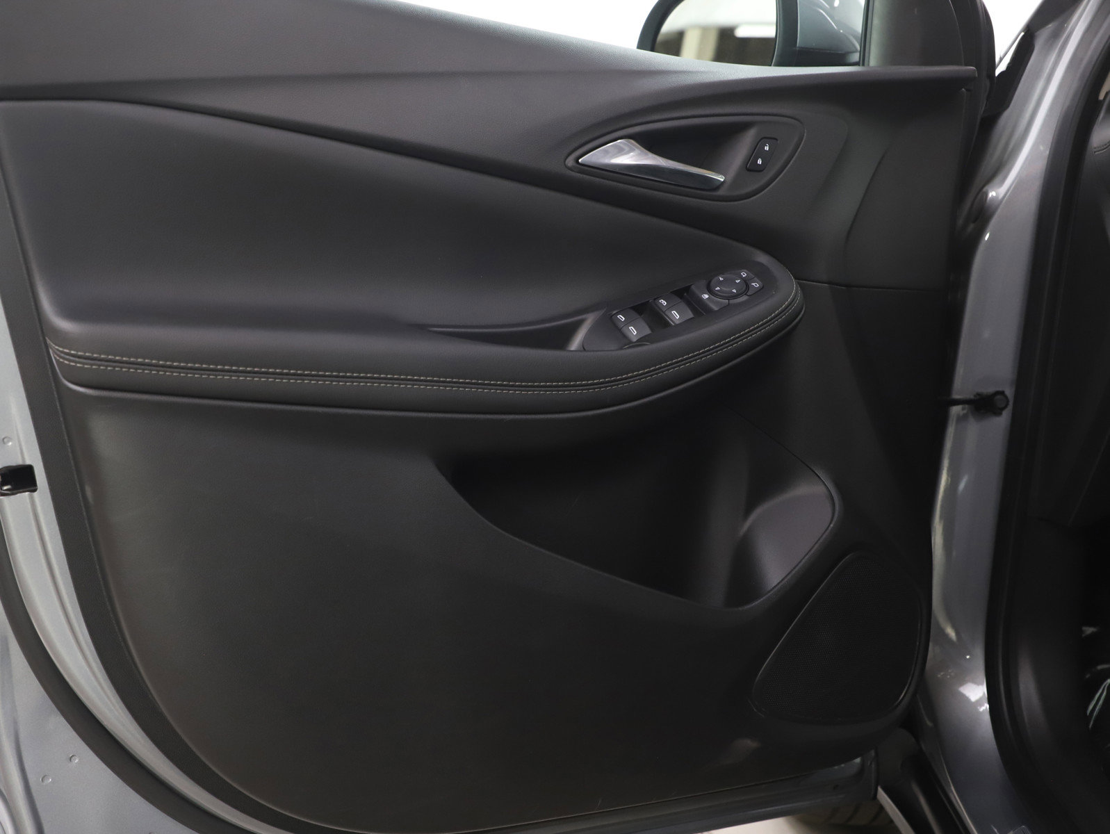 Used 2023 Buick Encore GX Preferred w/ Cold Weather Comfort Package image 18