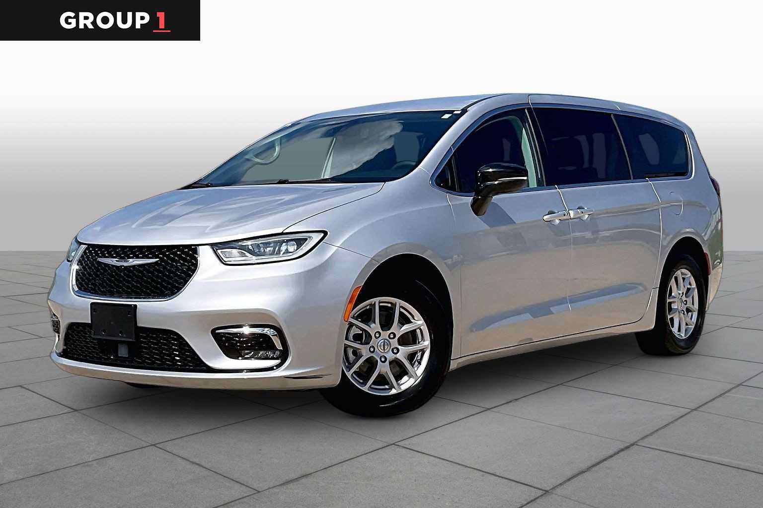Used 2024 Chrysler Pacifica Touring-L