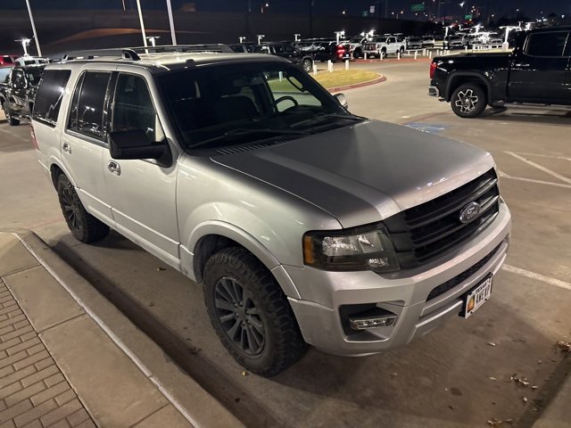 Used 2015 Ford Expedition XLT image 2