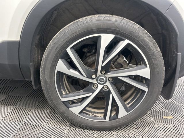 Used 2022 Volvo XC40 T5 R-Design w/ Advanced Package AWD/4WD image 9