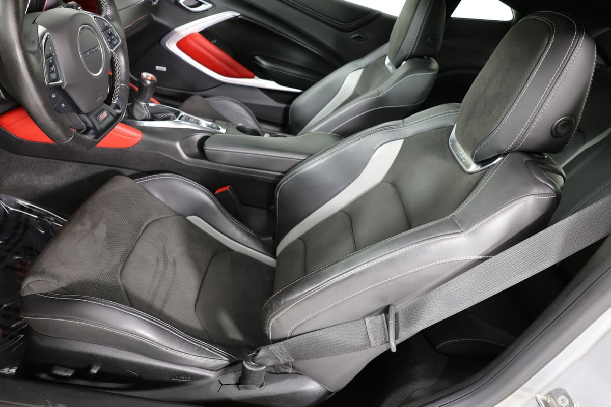 Used 2018 Chevrolet Camaro SS RWD image 10
