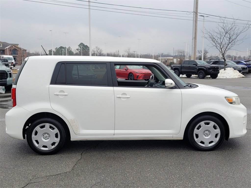 Used 2014 Scion xB image 2