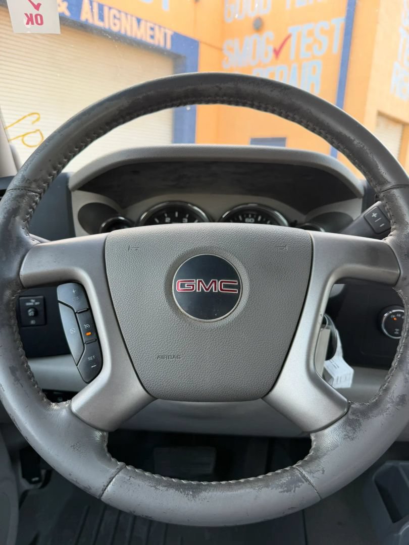 Used 2007 GMC Sierra 2500 SLE w/ Z71 Off-Road Package AWD/4WD image 19