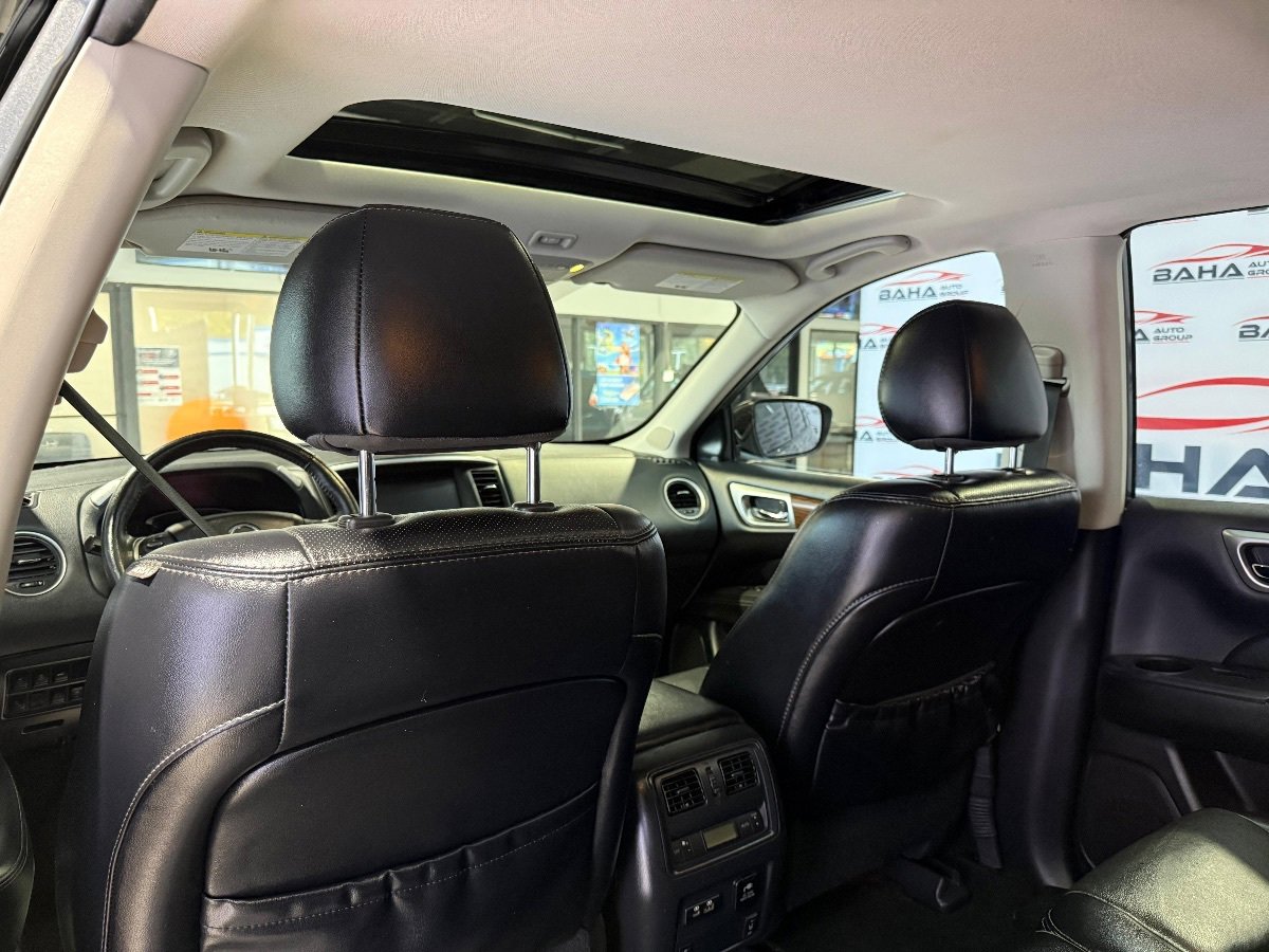Used 2020 Nissan Pathfinder Platinum FWD image 40