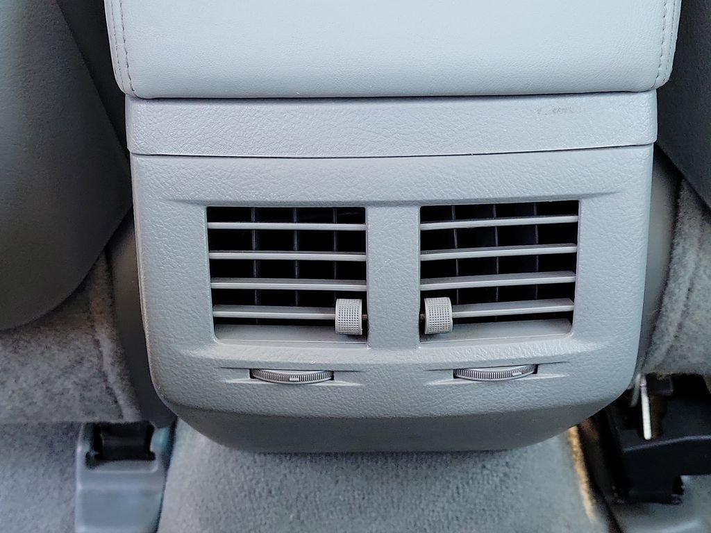 Used 2010 Toyota Avalon Limited FWD image 13
