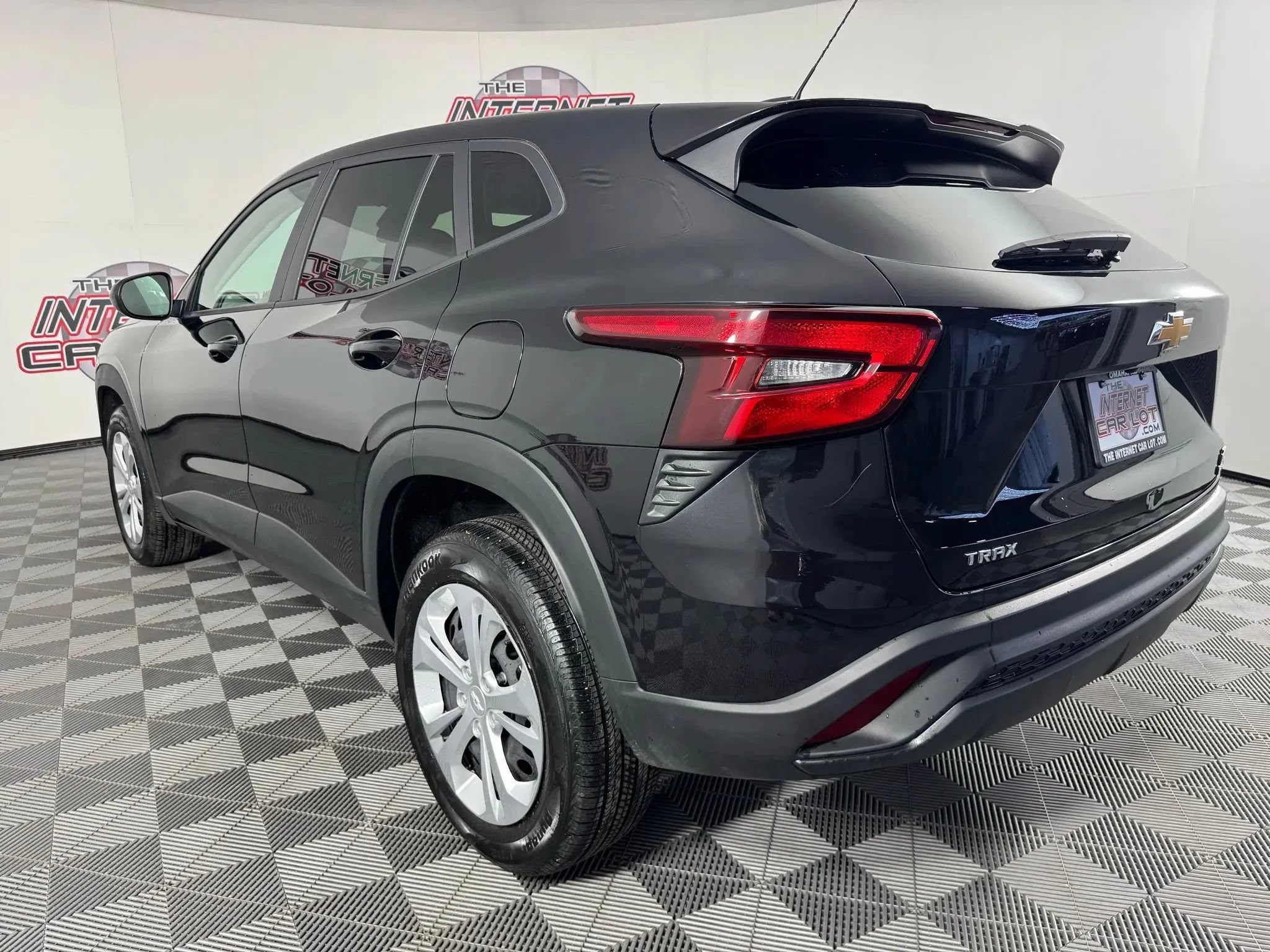 Used 2025 Chevrolet Trax LS FWD image 25