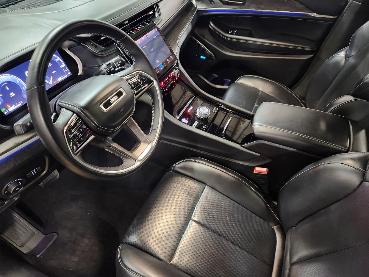 Used 2021 Jeep Grand Cherokee L Overland w/ Luxury Tech Group IV AWD/4WD image 25