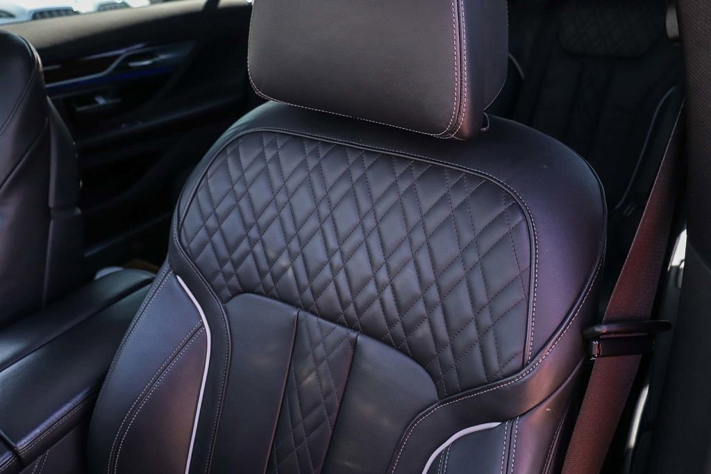 Used 2022 BMW 750i xDrive 750i xDrive w/ M Sport Package image 31