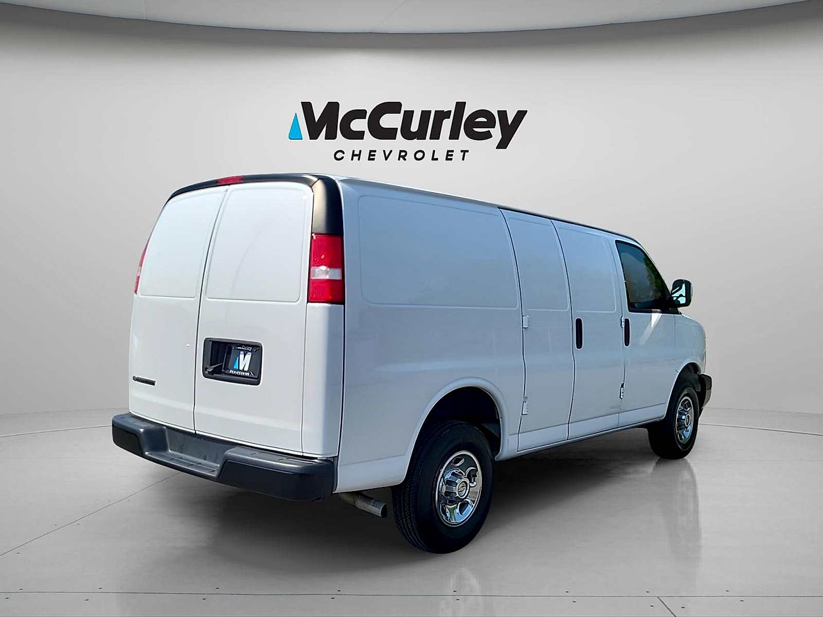 Used 2023 Chevrolet Express 3500 w/ Driver Convenience Package RWD image 7