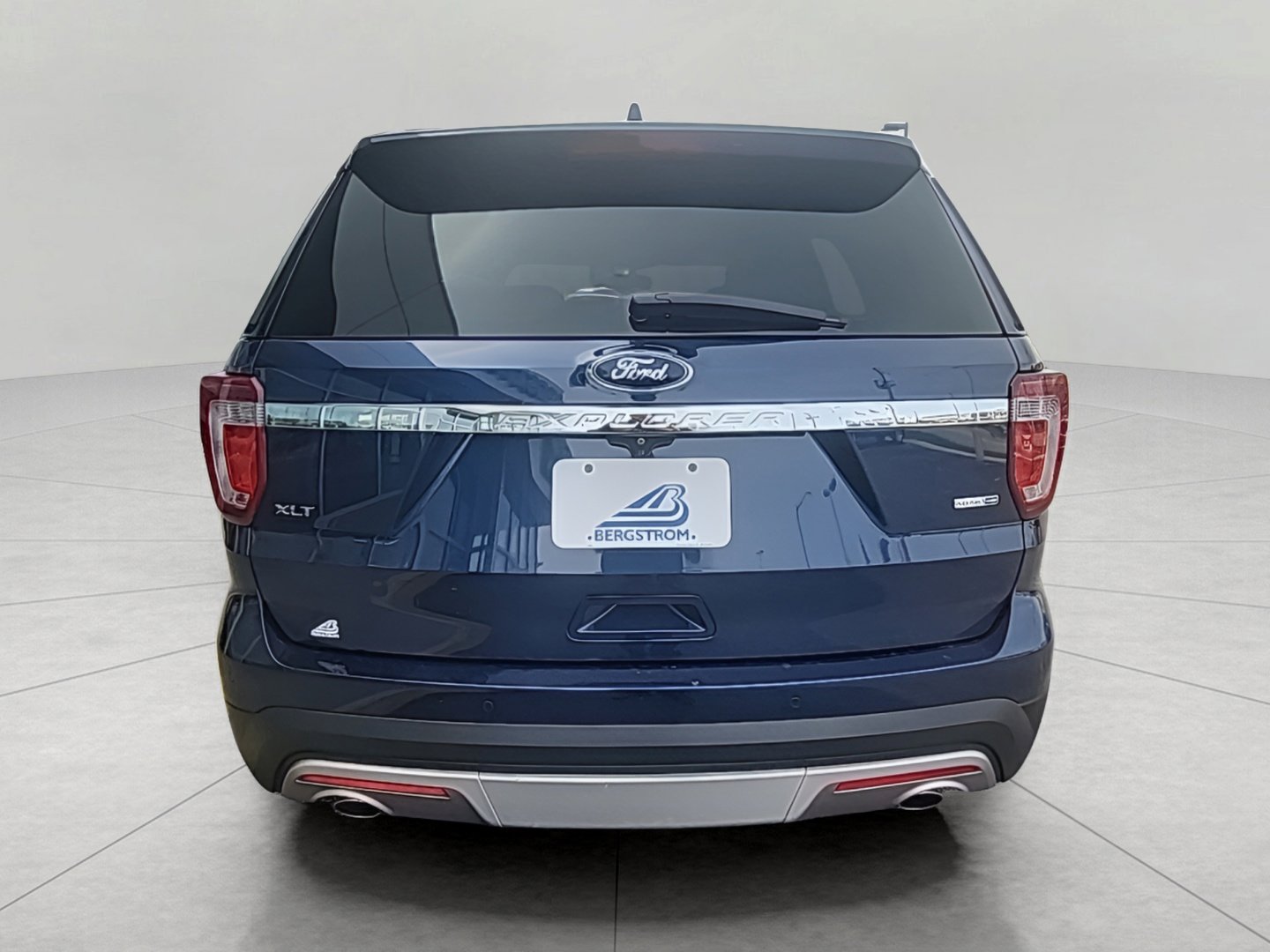 Used 2016 Ford Explorer XLT w/ Equipment Group 202A image 8