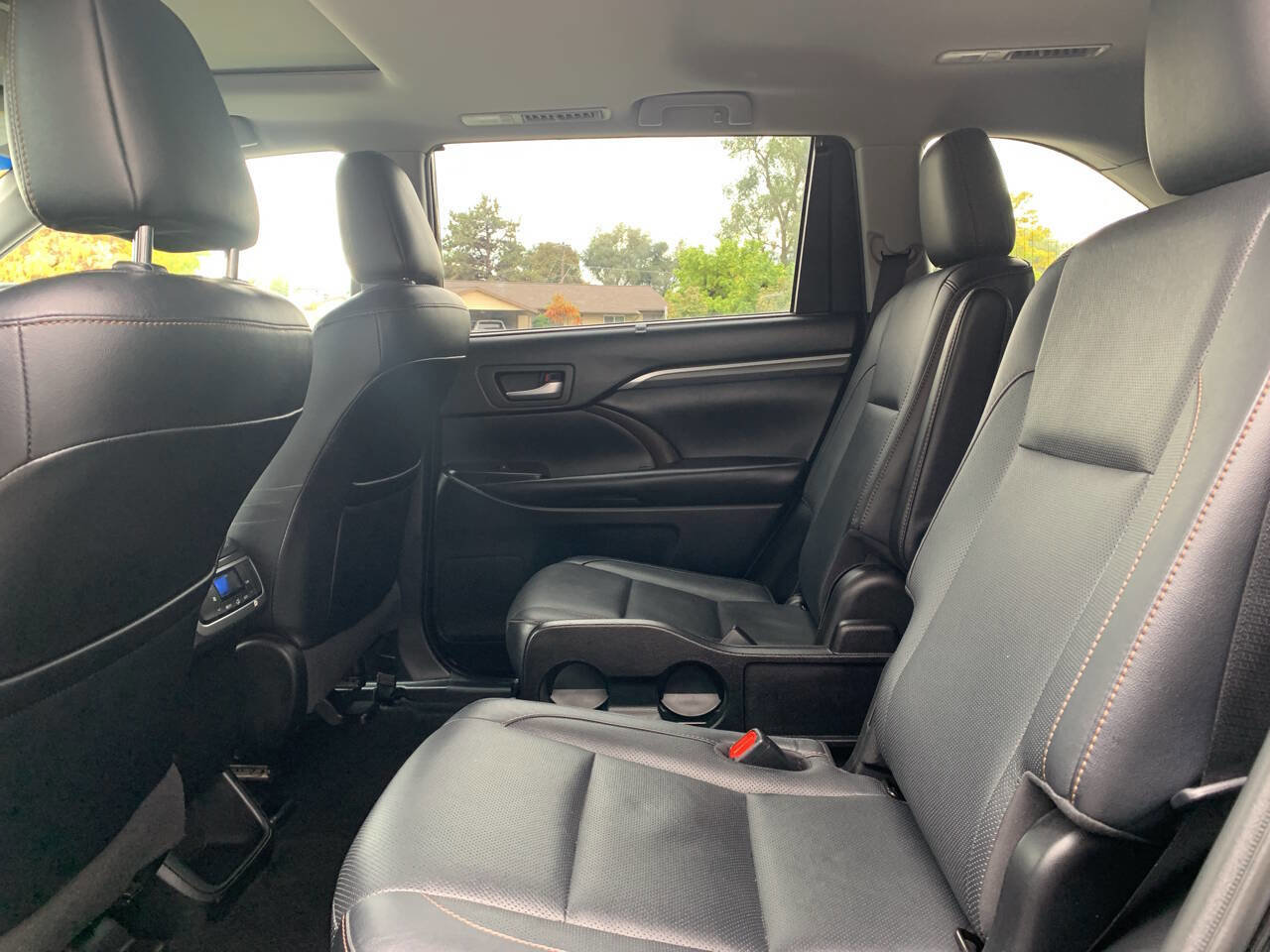 Used 2019 Toyota Highlander Limited image 10