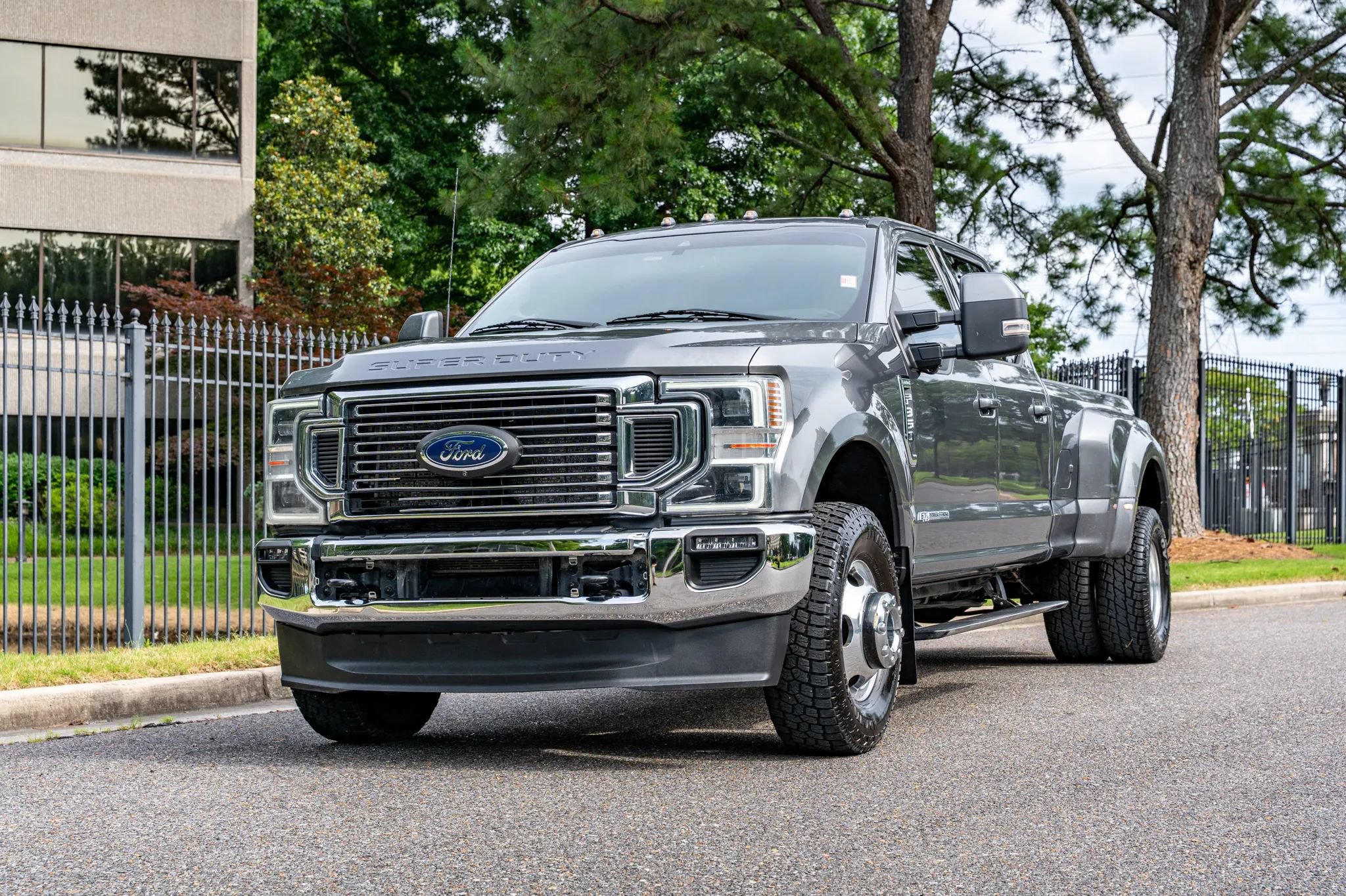 Used 2022 Ford F350 Lariat w/ Lariat Ultimate Package AWD/4WD image 2