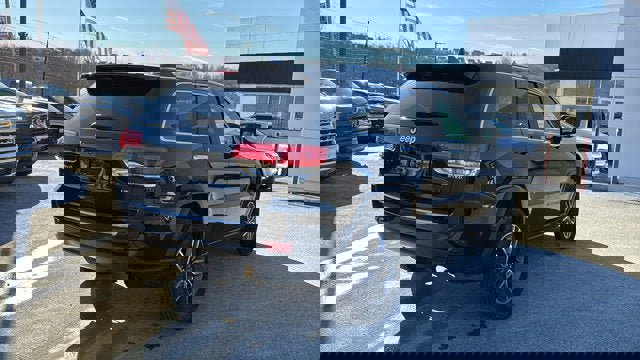 Used 2019 Jeep Grand Cherokee Limited AWD/4WD image 6