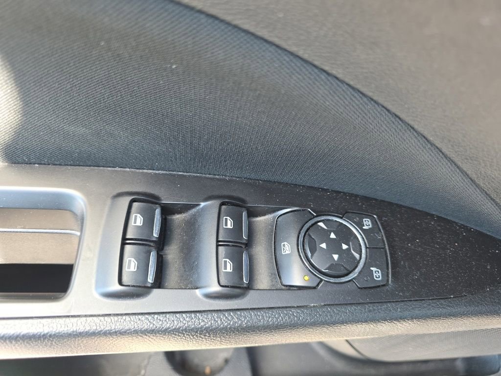 Used 2017 Ford Fusion SE w/ Fusion SE Technology Package FWD image 13