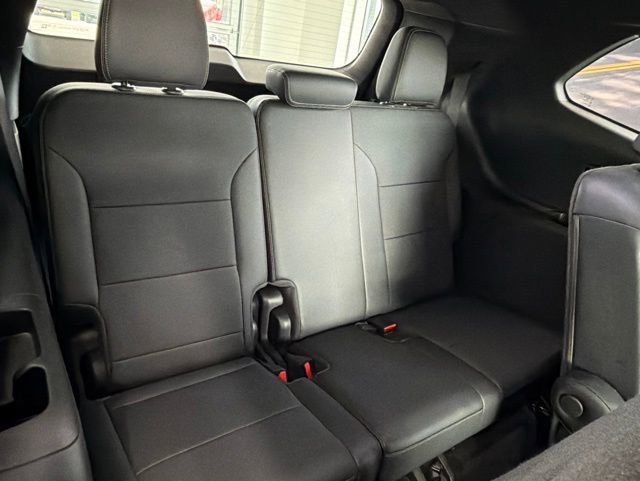 Used 2025 Buick Enclave Preferred AWD/4WD image 9