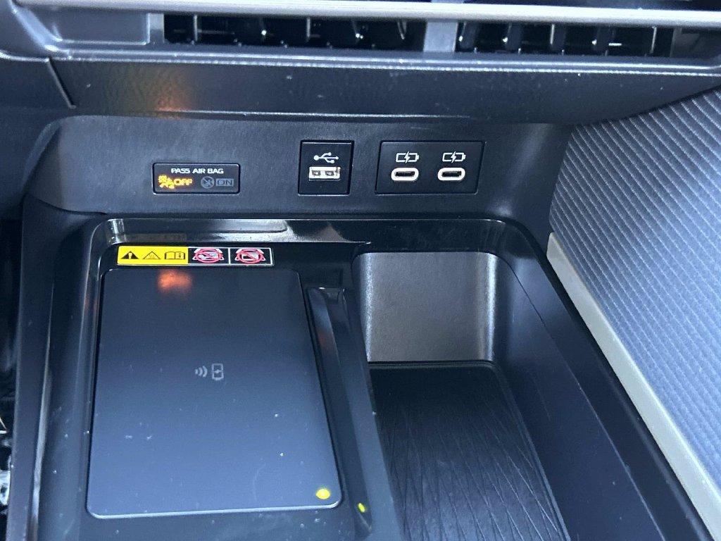 Used 2025 Toyota Camry SE FWD image 39