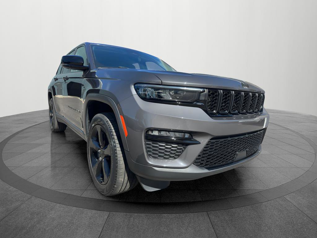 Used 2023 Jeep Grand Cherokee Limited w/ Black Appearance Package image 7