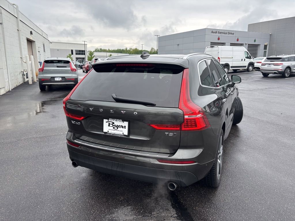 Used 2018 Volvo XC60 T5 Momentum w/ Vision Package AWD/4WD image 3