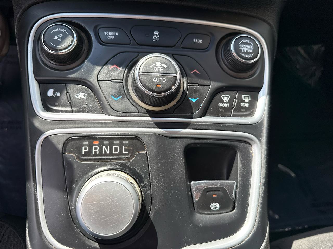 Used 2015 Chrysler 200 Limited w/ Convenience Group FWD image 21