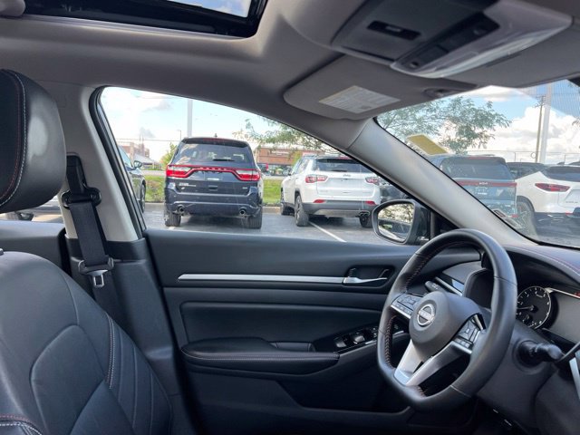 Used 2025 Nissan Altima 2.5 SR w/ SR Premium Package FWD image 34