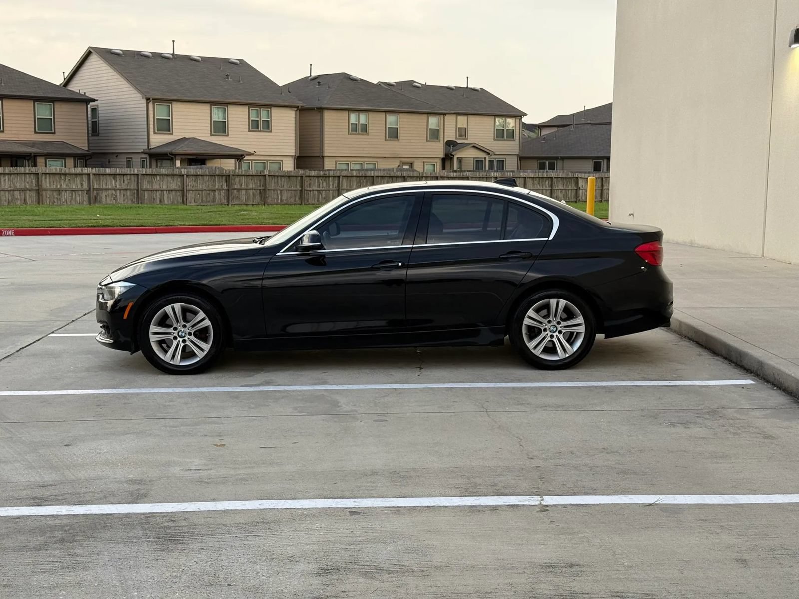 Used 2017 BMW 330i Sedan RWD image 4