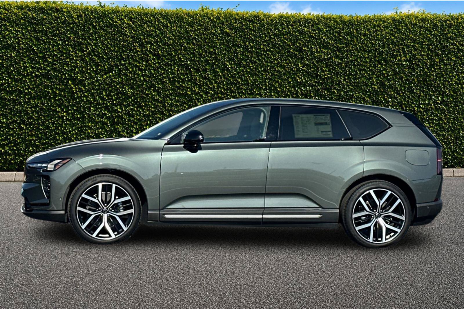 New 2027 Volvo EX60 Ultra AWD/4WD image 3