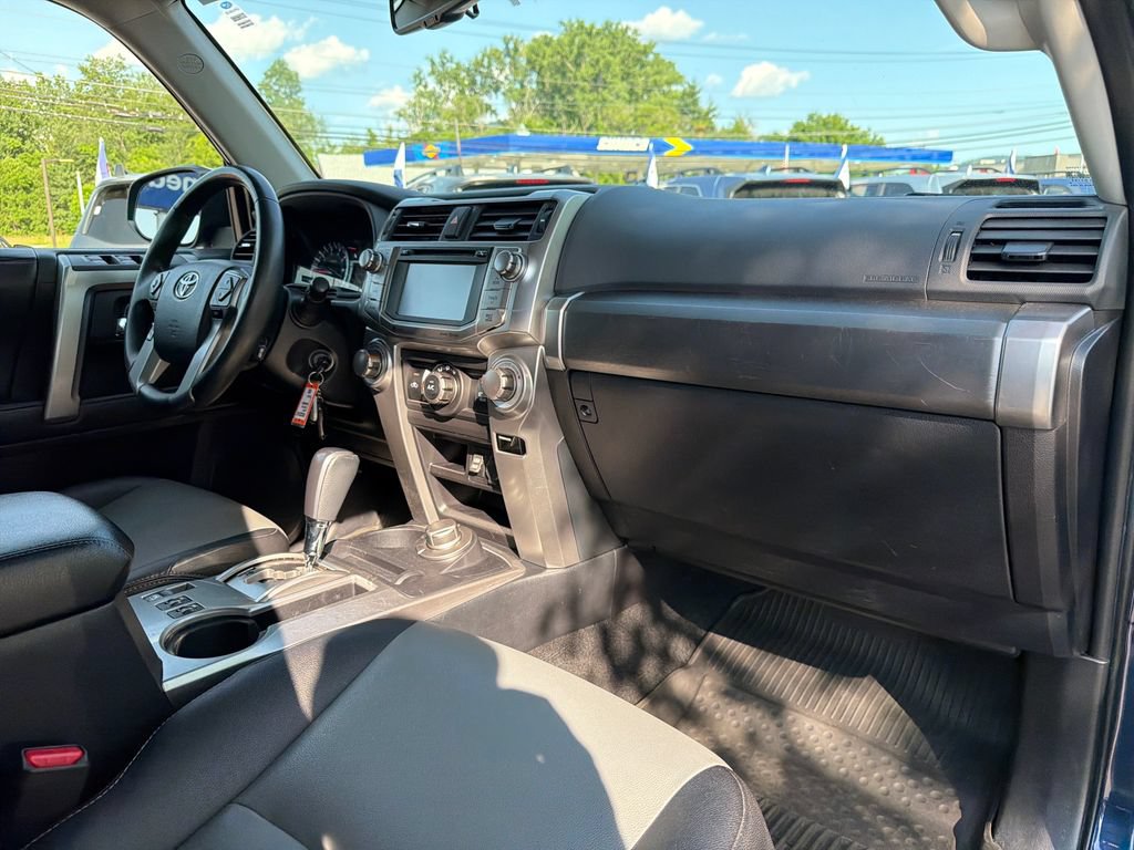 Used 2017 Toyota 4Runner SR5 Premium AWD/4WD image 37