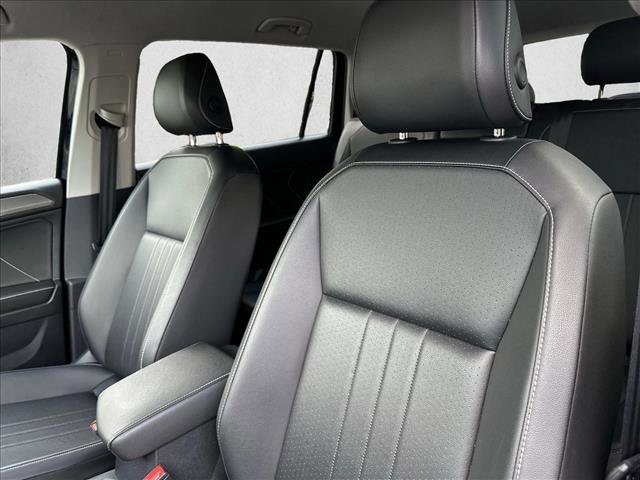 Used 2024 Volkswagen Tiguan SE image 11