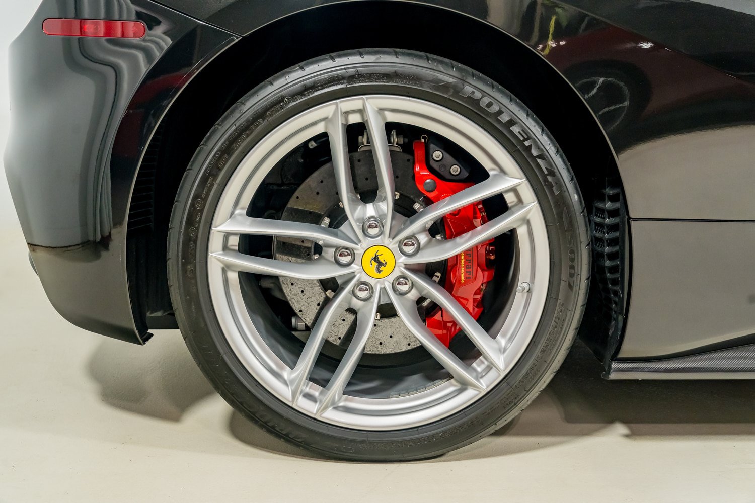 Used 2018 Ferrari 488 Spider RWD image 25