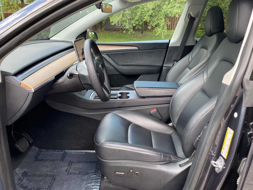 Used 2025 Tesla Model Y Long Range RWD image 19