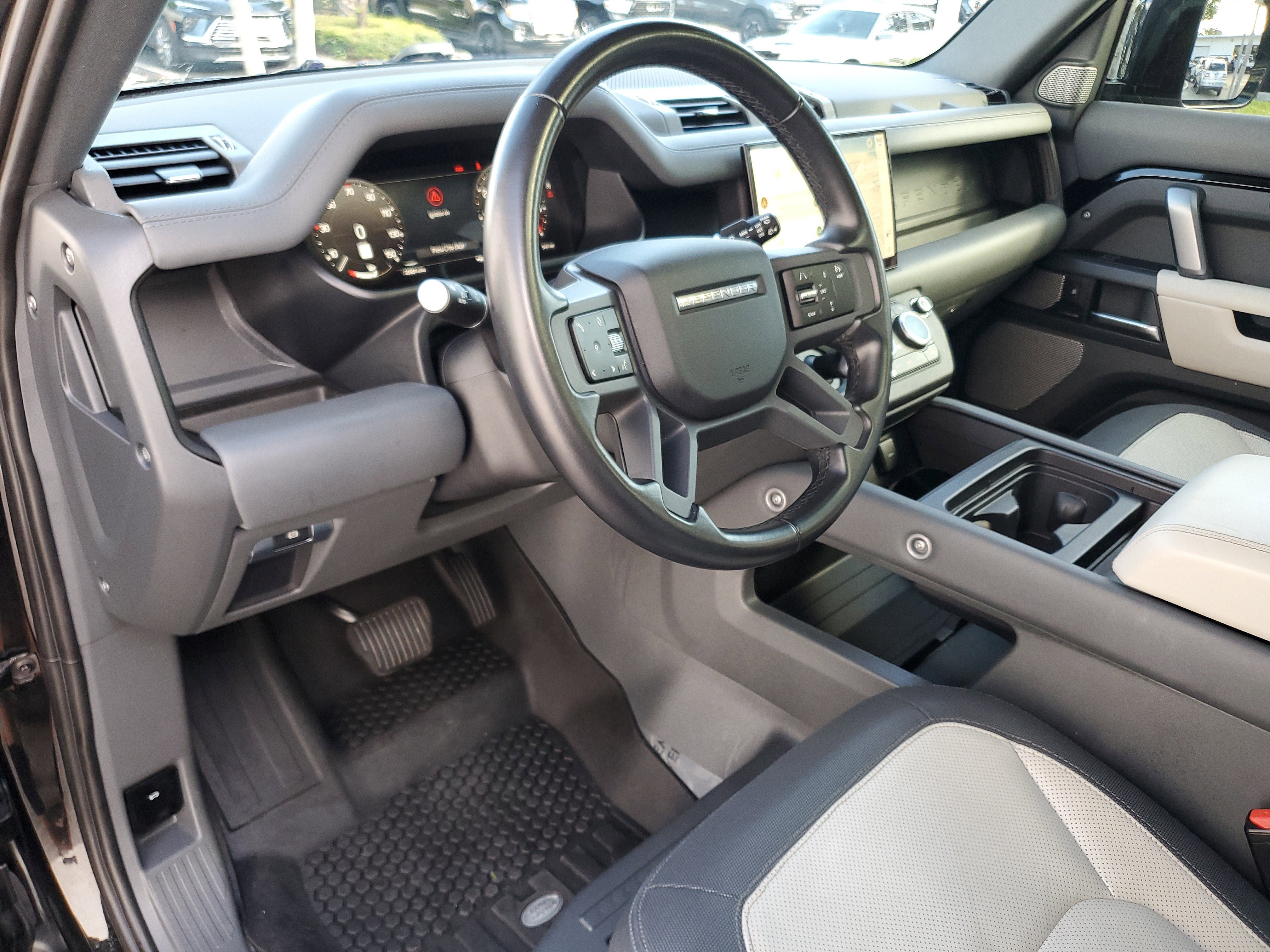 Used 2023 Land Rover Defender 130 X-Dynamic SE image 23