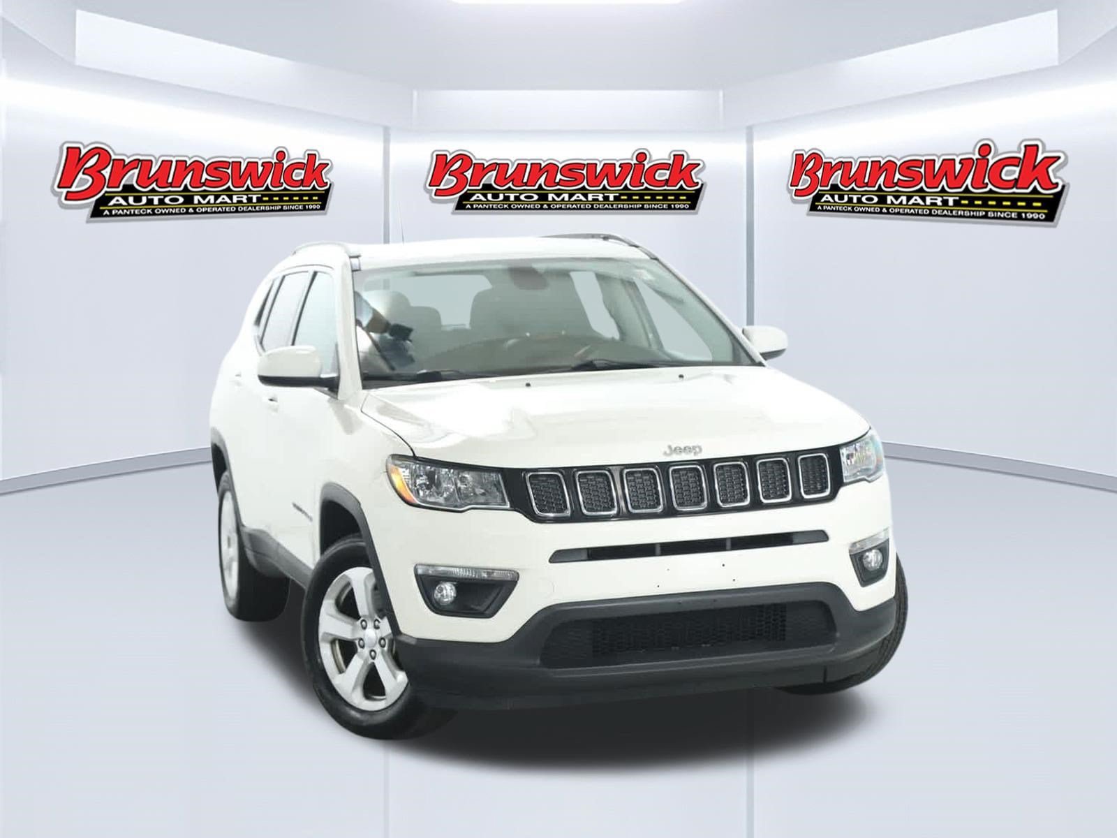 Used 2017 Jeep Compass Latitude w/ Popular Equipment Group AWD/4WD image 1