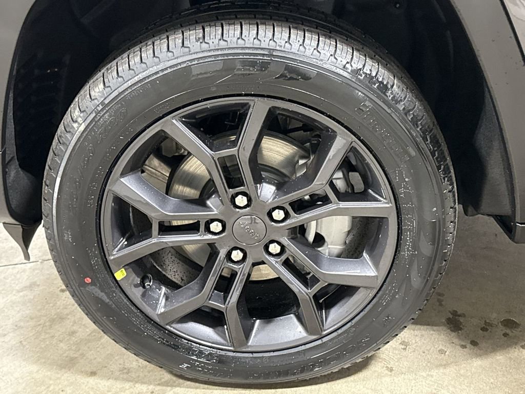 New 2025 Jeep Grand Cherokee Limited image 25