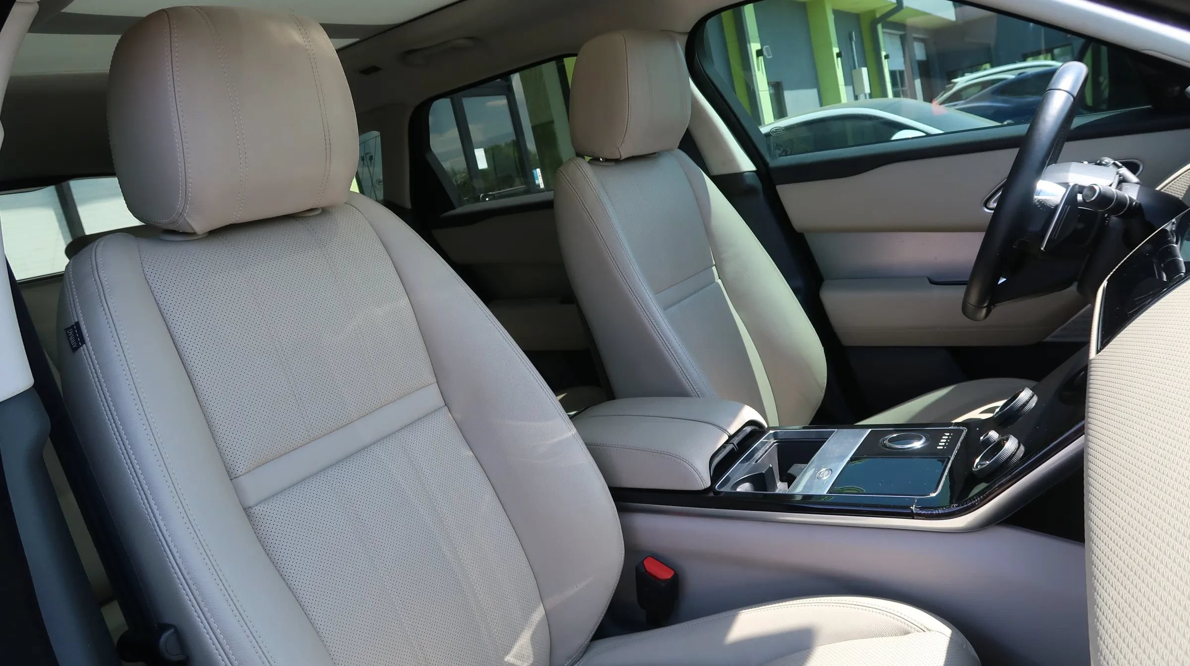 Used 2019 Land Rover Range Rover Velar R-Dynamic SE AWD/4WD image 27